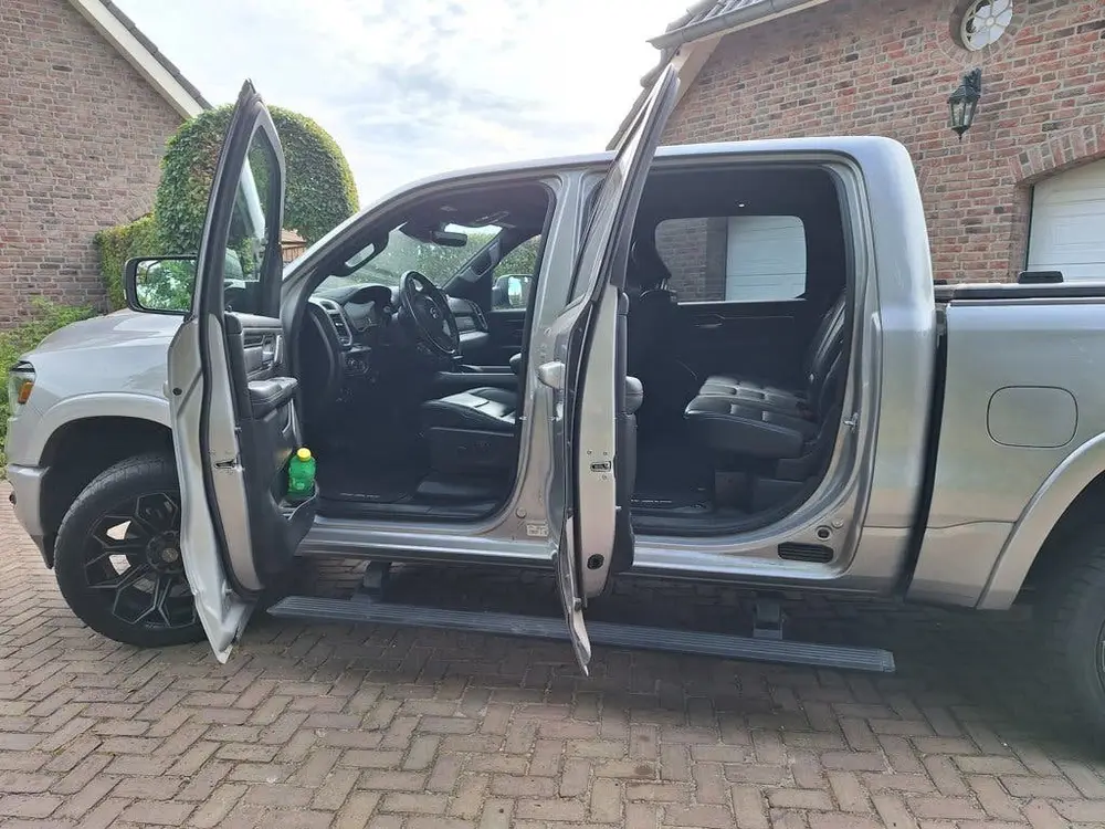 Dodge Ram 1500 5.7 V8 4x4 Crew Cab Laramie uit 2020, foto 5