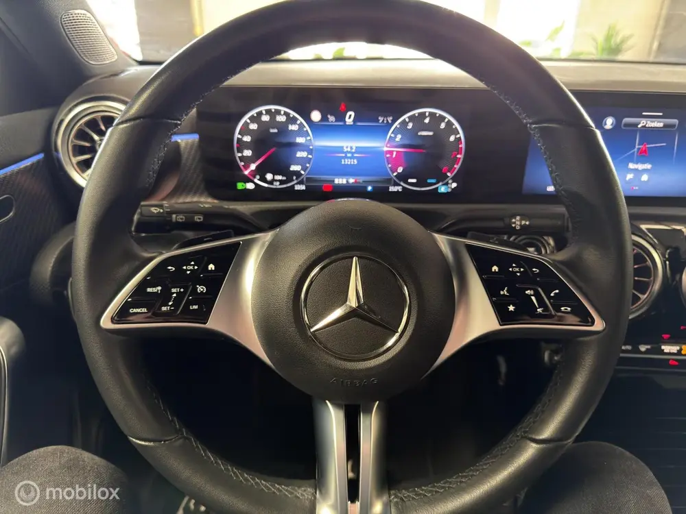 Mercedes-Benz A-Klasse 180 Luxury Line Keyless ACC 360Camera uit 2023, foto 12