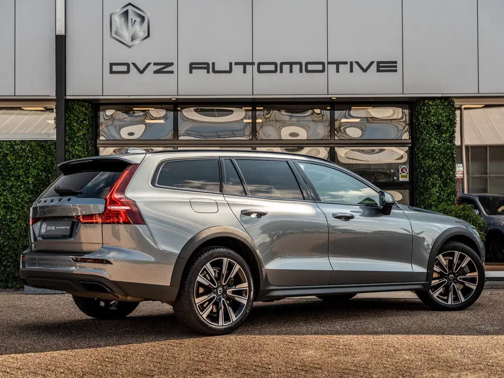 Volvo V60 Cross Country 2.0 B5 AWD Pro uit 2021, foto 3