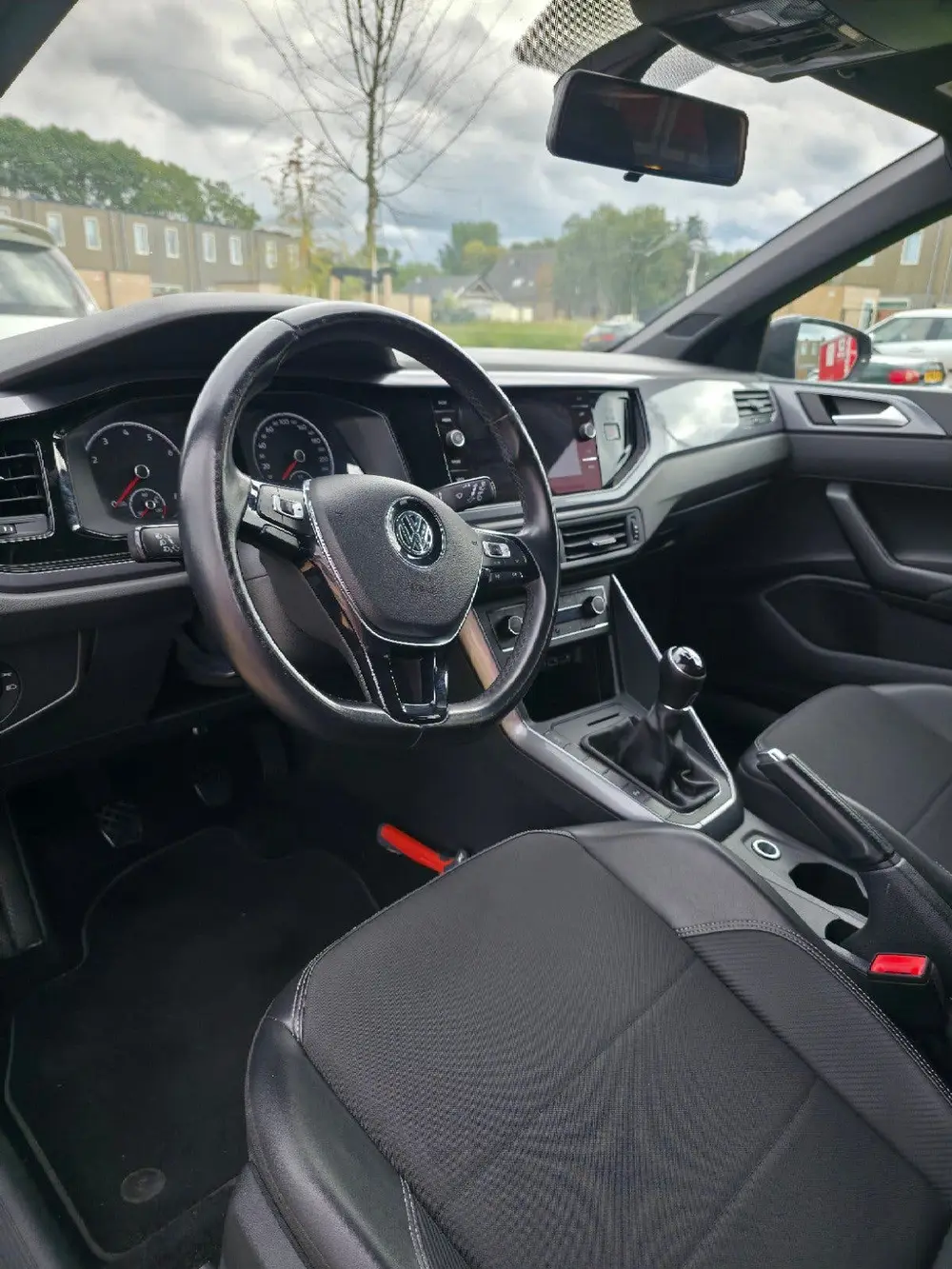 Volkswagen Polo 1.0 TSI 95pk 2019 Grijs | R Line | Pano dak uit 2019, foto 14