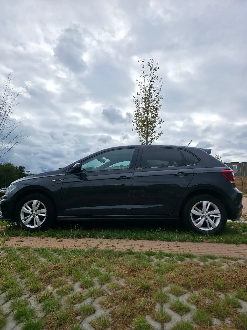 Volkswagen Polo 1.0 TSI 95pk 2019 Grijs | R Line | Pano dak uit 2019, foto 3