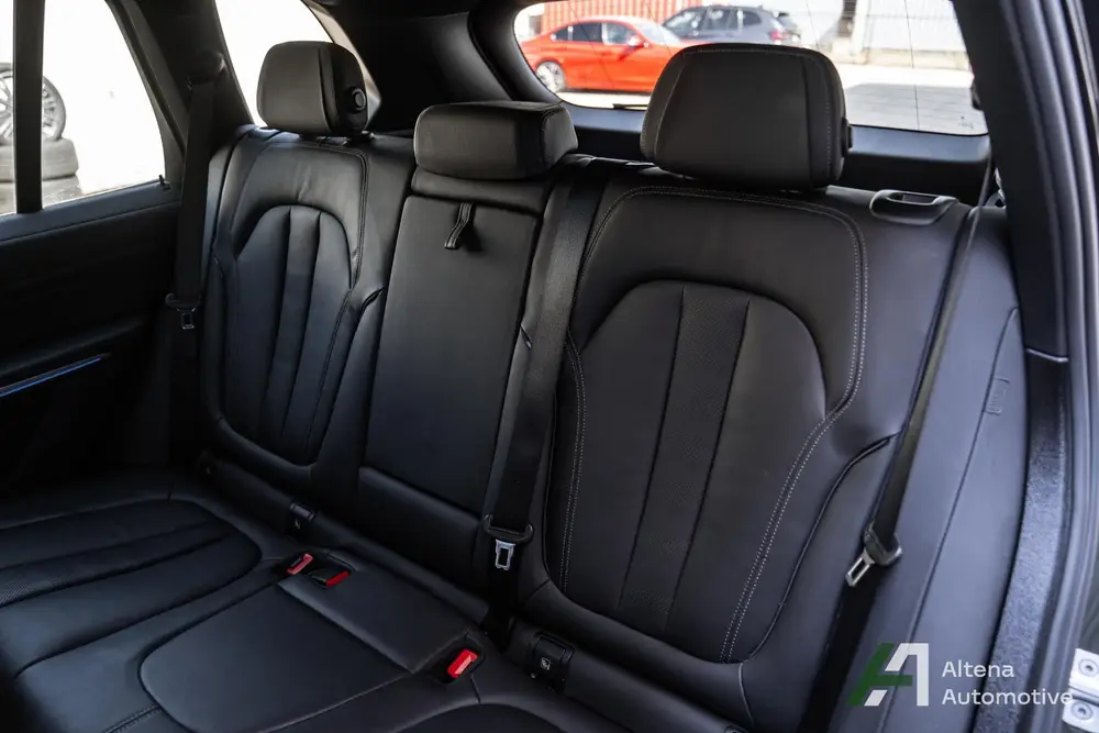 BMW X5 xDrive45e High Executive M-sport uit 2021, foto 11