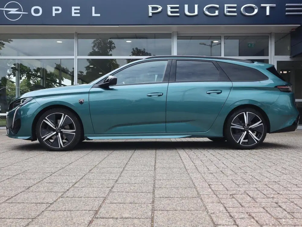 Peugeot 308 SW GT PureTech 130PK EAT8 Automaat uit 2022, foto 2