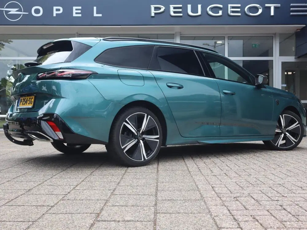 Peugeot 308 SW GT PureTech 130PK EAT8 Automaat uit 2022, foto 4