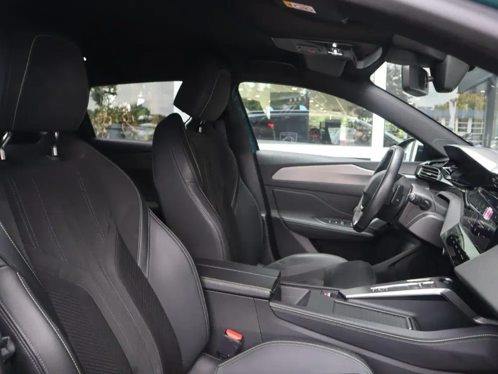 Peugeot 308 SW GT PureTech 130PK EAT8 Automaat uit 2022, foto 6