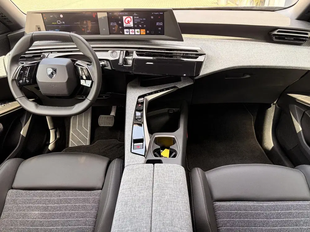 Peugeot 5008 Allure 73 kWh 7-zits Navigatie uit 2026, foto 18