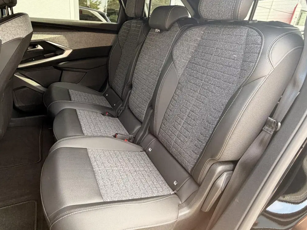 Peugeot 5008 Allure 73 kWh 7-zits Navigatie uit 2026, foto 19