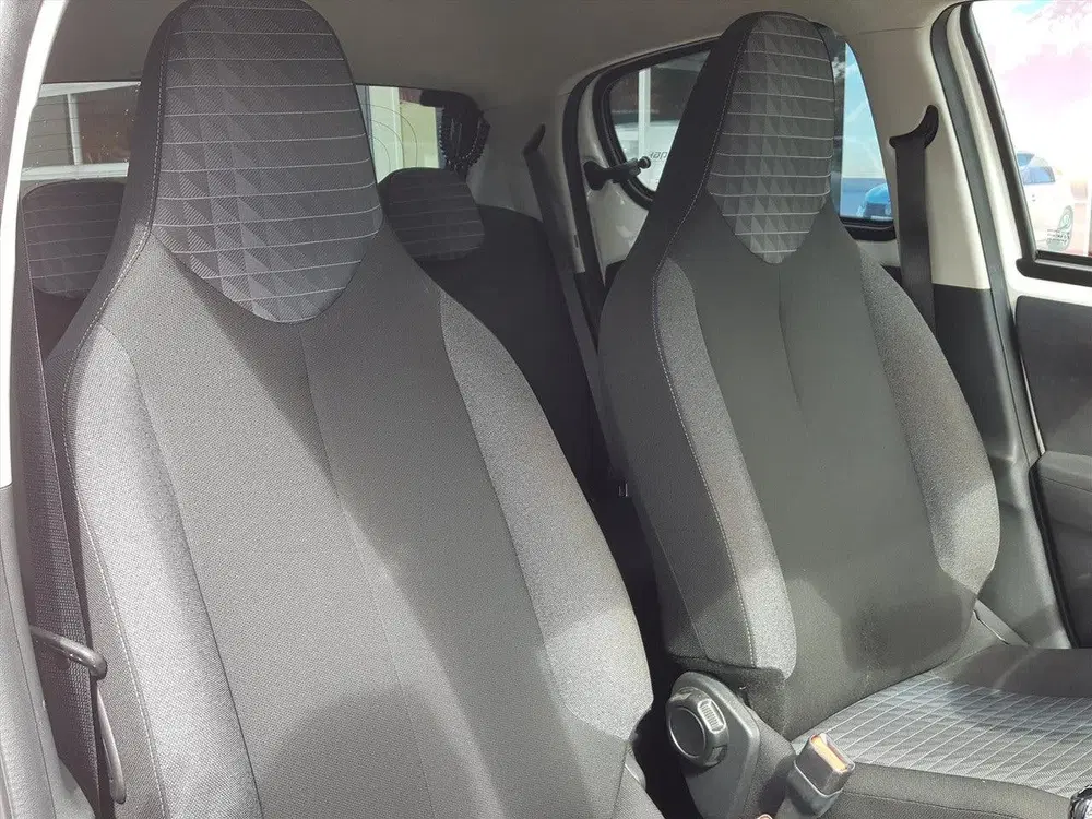 Peugeot 108 1.0 e-VTi 72pk 5D Active uit 2021, foto 10