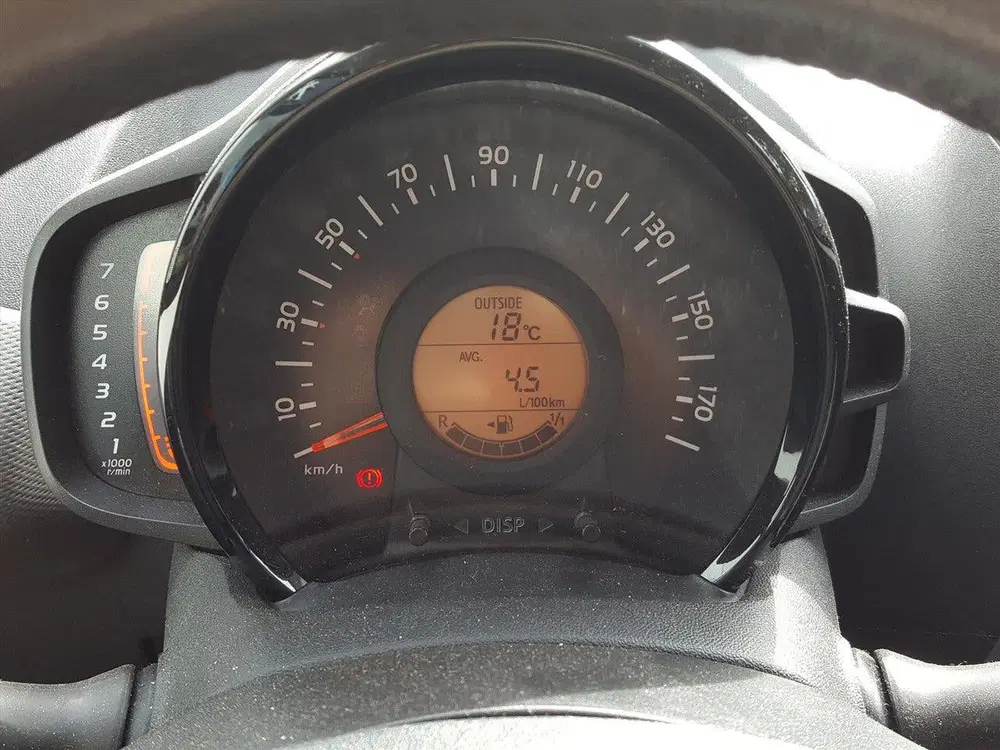 Peugeot 108 1.0 e-VTi 72pk 5D Active uit 2021, foto 14