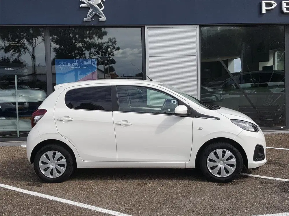 Peugeot 108 1.0 e-VTi 72pk 5D Active uit 2021, foto 2