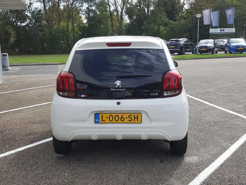 Peugeot 108 1.0 e-VTi 72pk 5D Active uit 2021, foto 4