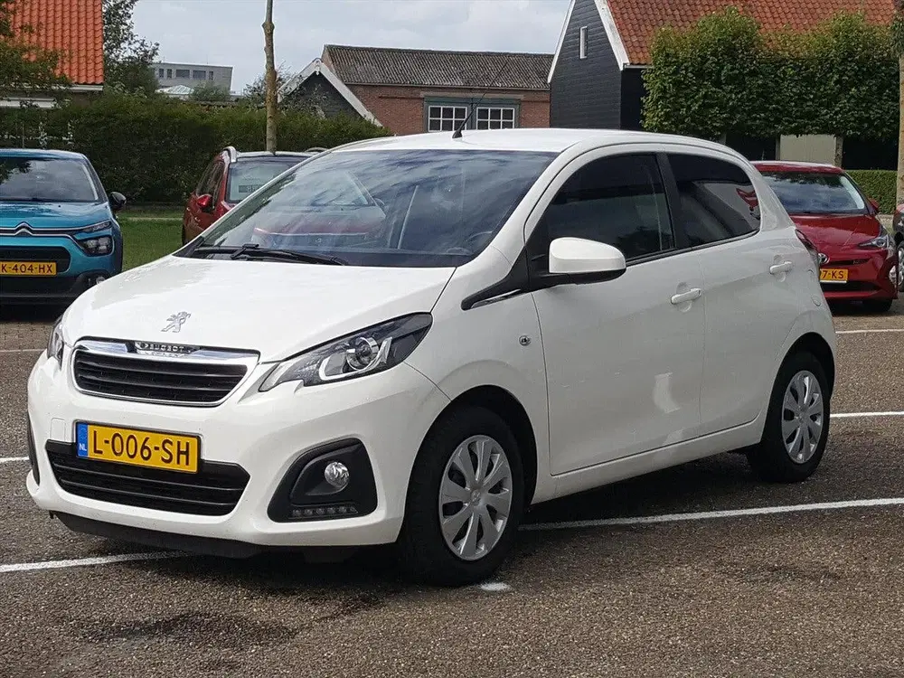 Peugeot 108 1.0 e-VTi 72pk 5D Active uit 2021, foto 8