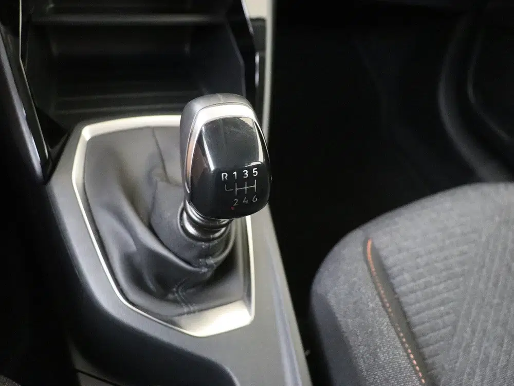 Peugeot 208 1.2 PureTech 100 Style uit 2025, foto 20