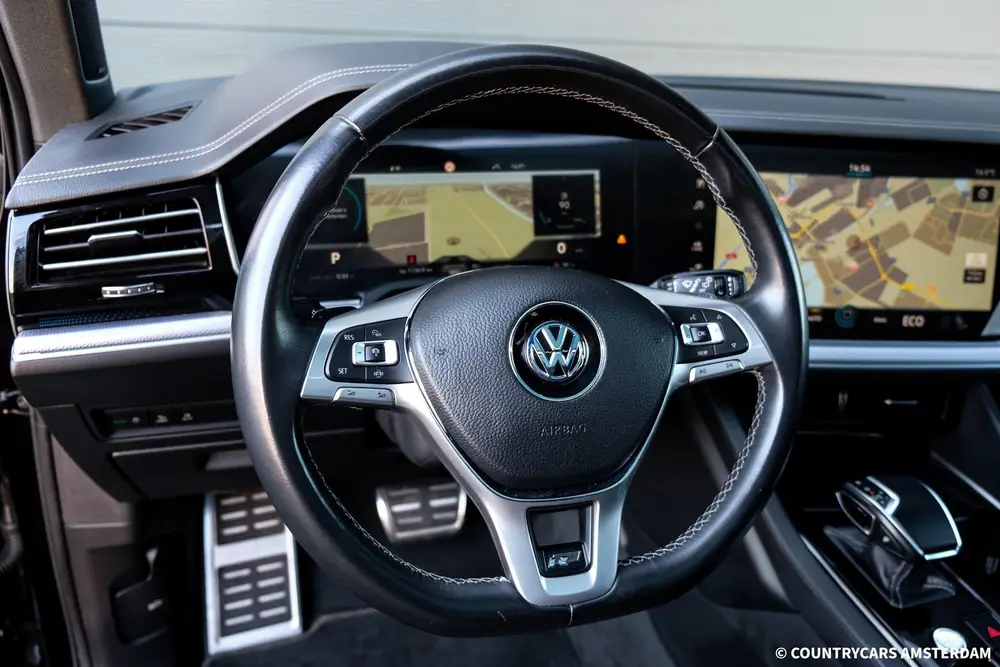 Volkswagen Touareg 4.0 V8 TDI R-Line 4Motion | Grijs Kenteke uit 2019, foto 12