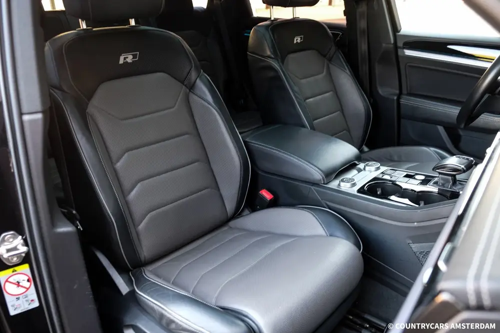 Volkswagen Touareg 4.0 V8 TDI R-Line 4Motion | Grijs Kenteke uit 2019, foto 18