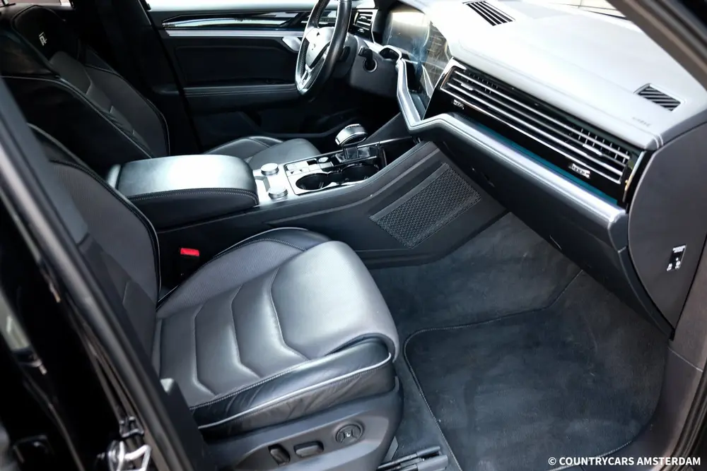 Volkswagen Touareg 4.0 V8 TDI R-Line 4Motion | Grijs Kenteke uit 2019, foto 19