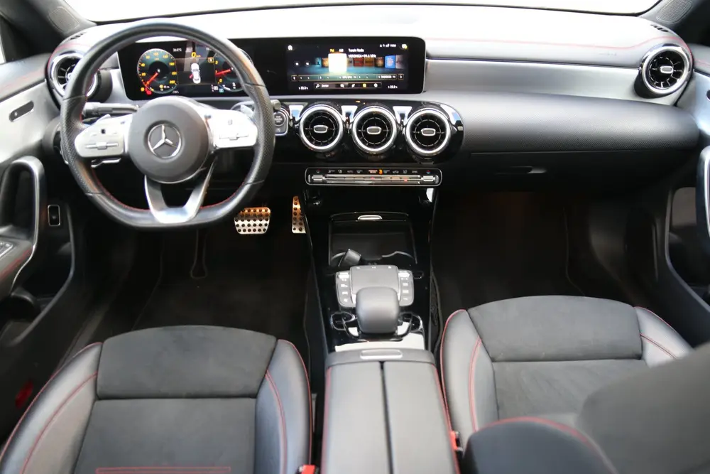Mercedes-Benz CLA 200 Business Solution AMG uit 2020, foto 2