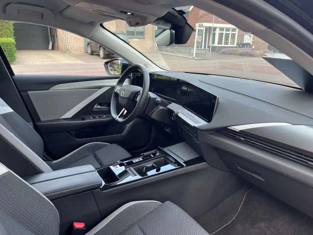Opel Astra SPORTS TOURER 1.6 HYBRID LEVEL 2 PHEV PLUG uit 2023, foto 2