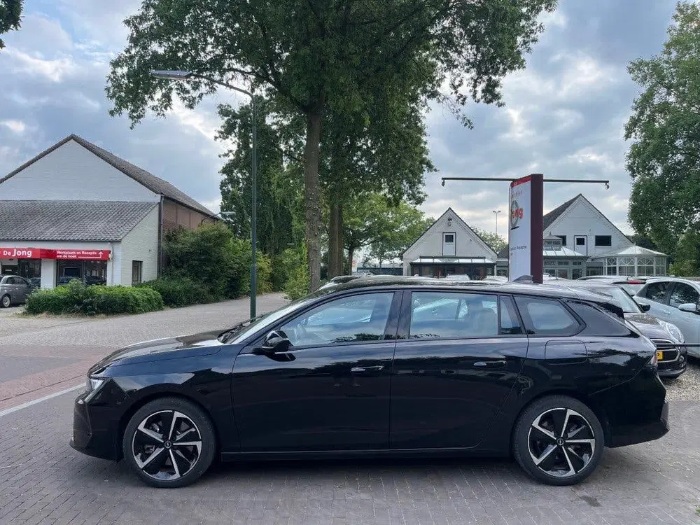 Opel Astra SPORTS TOURER 1.6 HYBRID LEVEL 2 PHEV PLUG uit 2023, foto 3