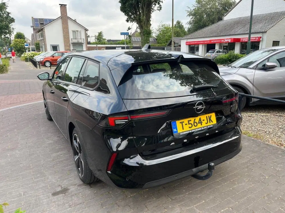 Opel Astra SPORTS TOURER 1.6 HYBRID LEVEL 2 PHEV PLUG uit 2023, foto 4