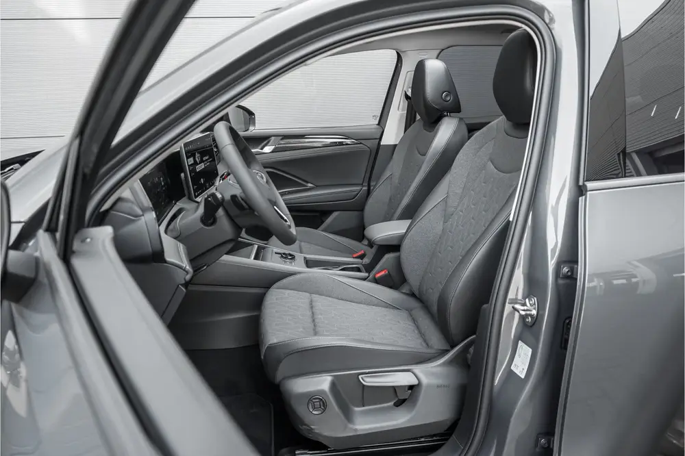 Volkswagen Tiguan 1.5 eHybrid 30 Year Ed Style Pano IQ Winte uit 2026, foto 5