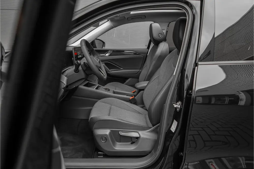Volkswagen Tiguan 1.5 eHybrid 30 Year Ed Style Pano IQ Winte uit 2026, foto 4