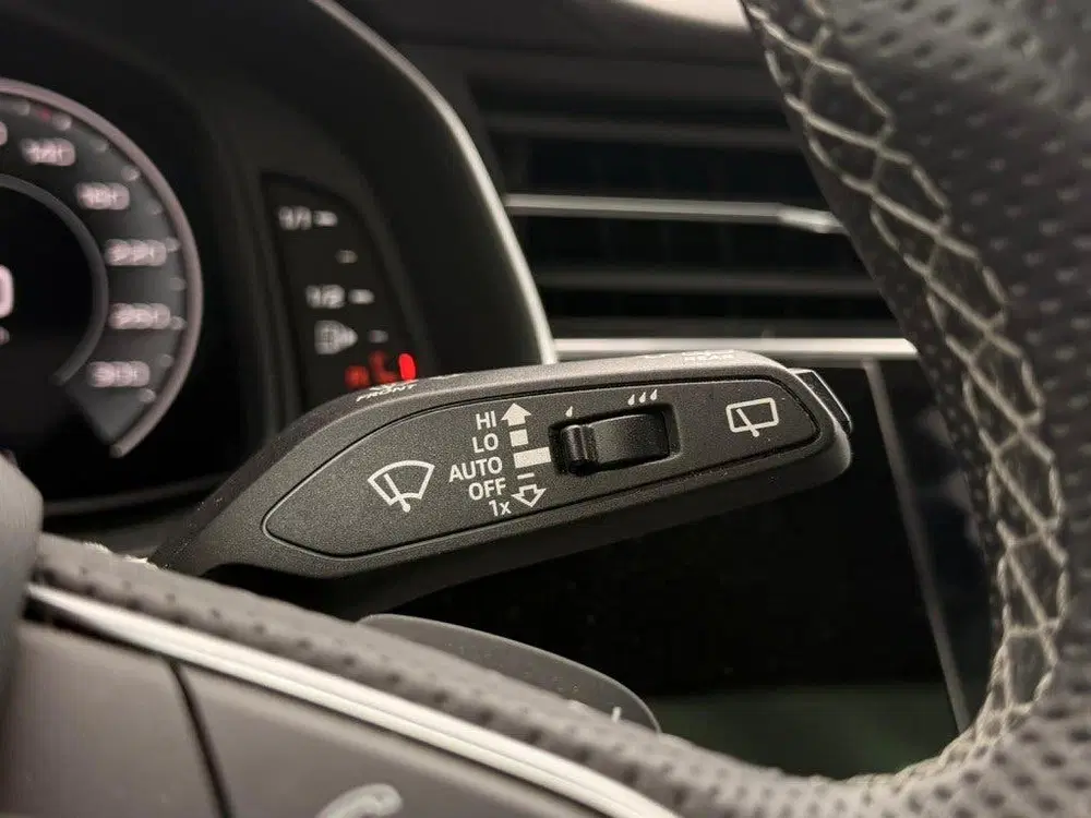 Audi Q8 60 TFSI E Q COMPETITION uit 2021, foto 17