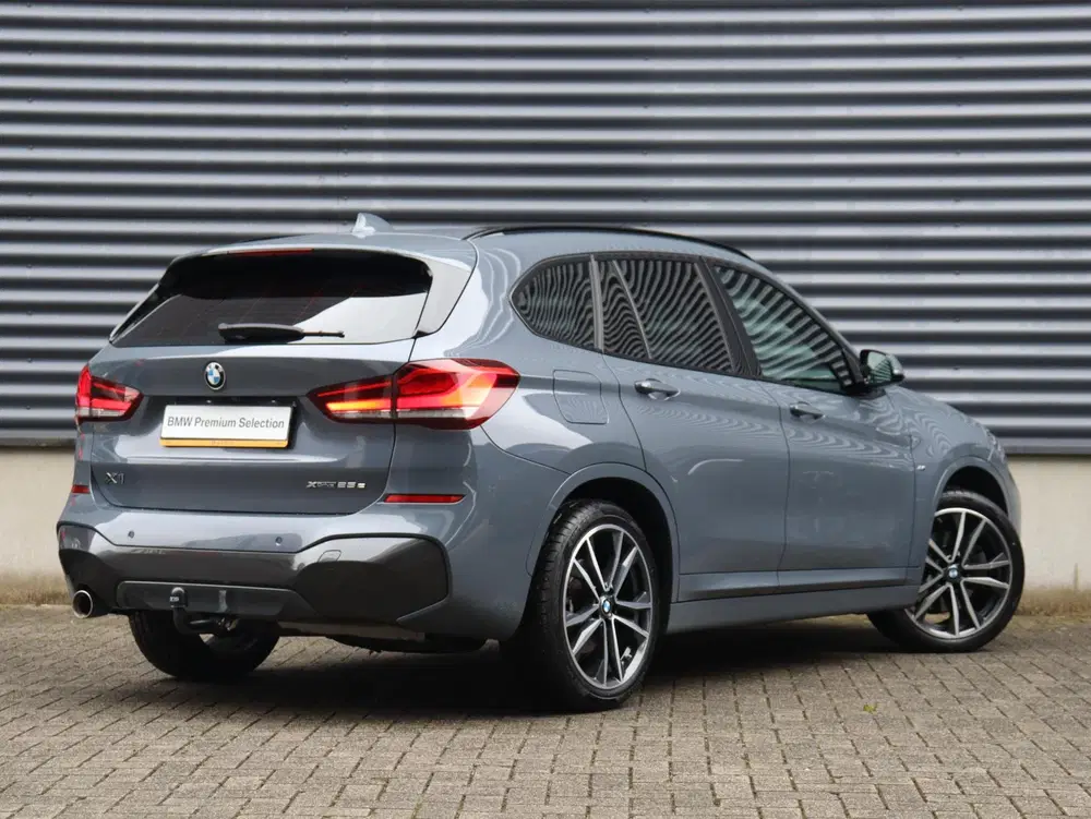 BMW X1 xDrive25e uit 2021, foto 2