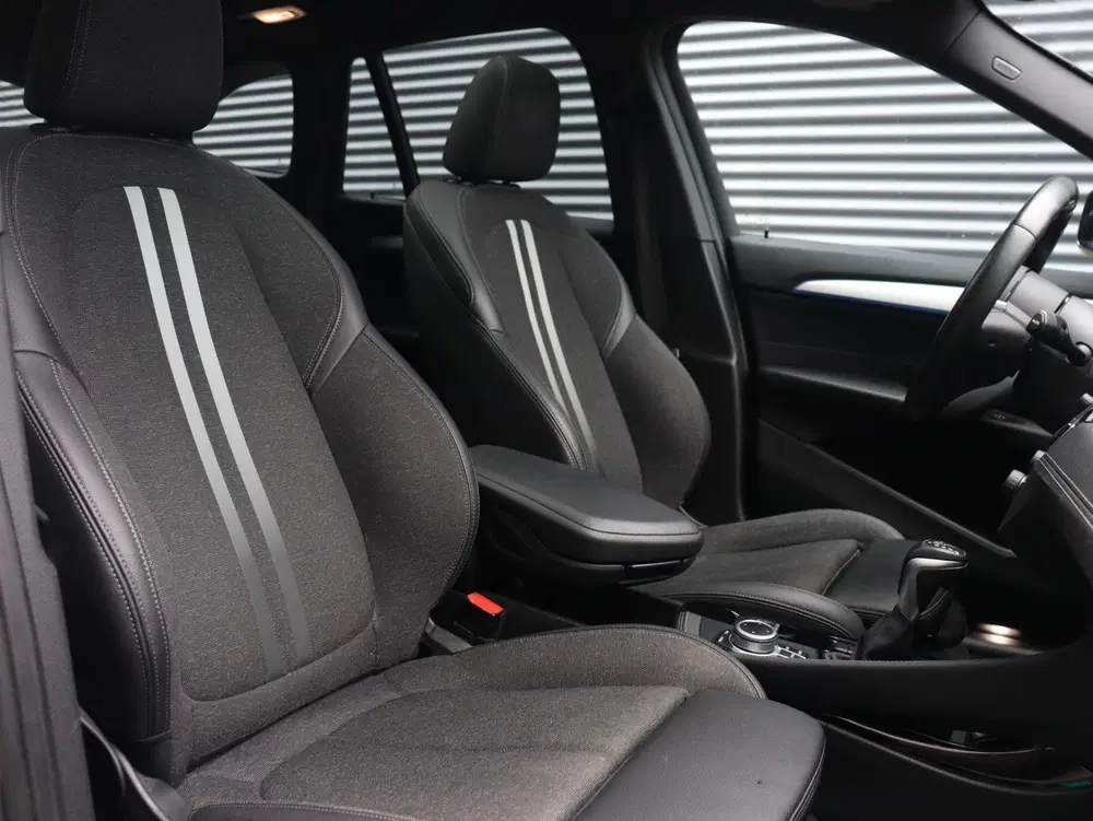 BMW X1 xDrive25e uit 2021, foto 6