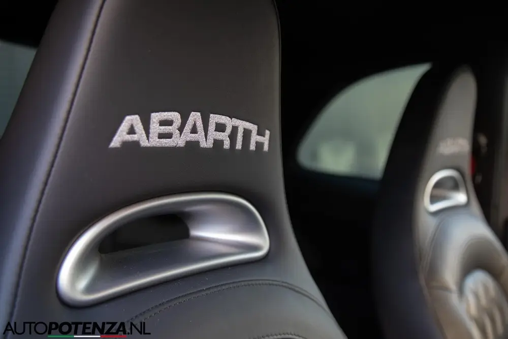 Abarth 595 Fiat Abarth 1.4 T-Jet special series F595 500 165PK CarPlay uit 2022, foto 15
