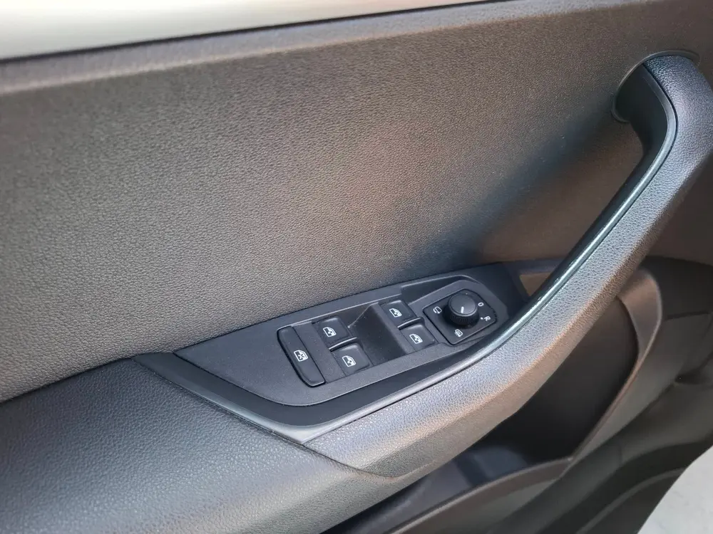 Skoda Karoq 1.0 TSI Ambition Business Dealer onderhoud uit 2019, foto 16