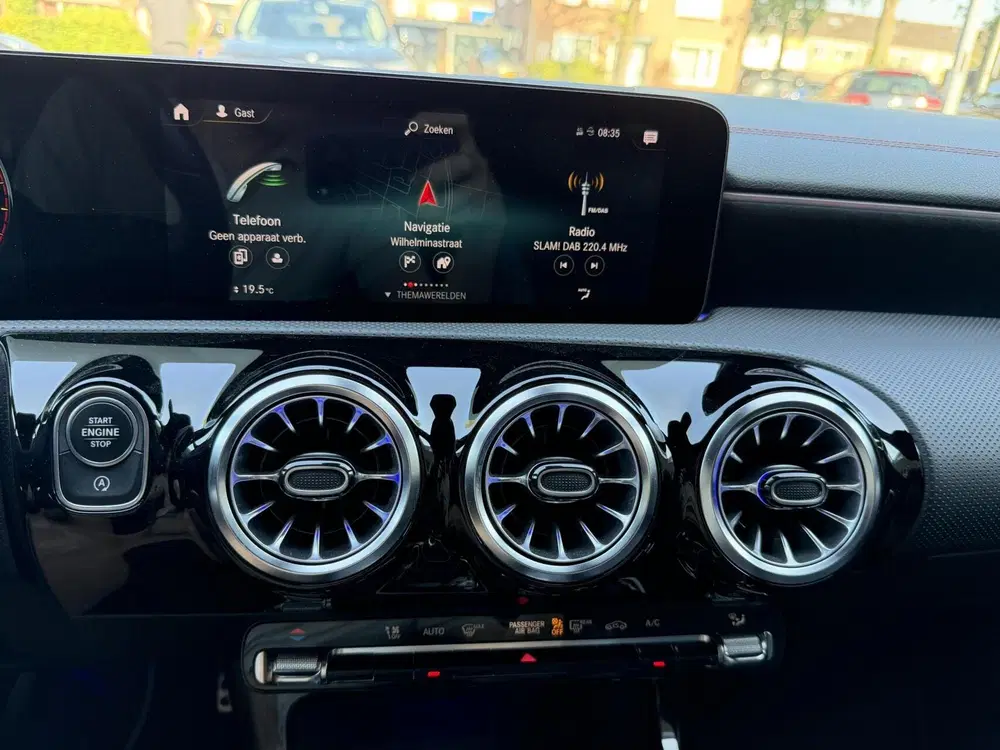 Mercedes-Benz CLA 200 AMG Line uit 2021, foto 13