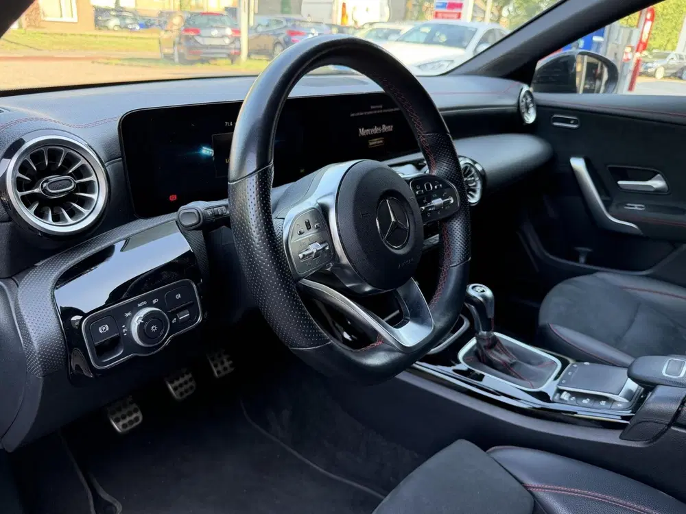 Mercedes-Benz CLA 200 AMG Line uit 2021, foto 4
