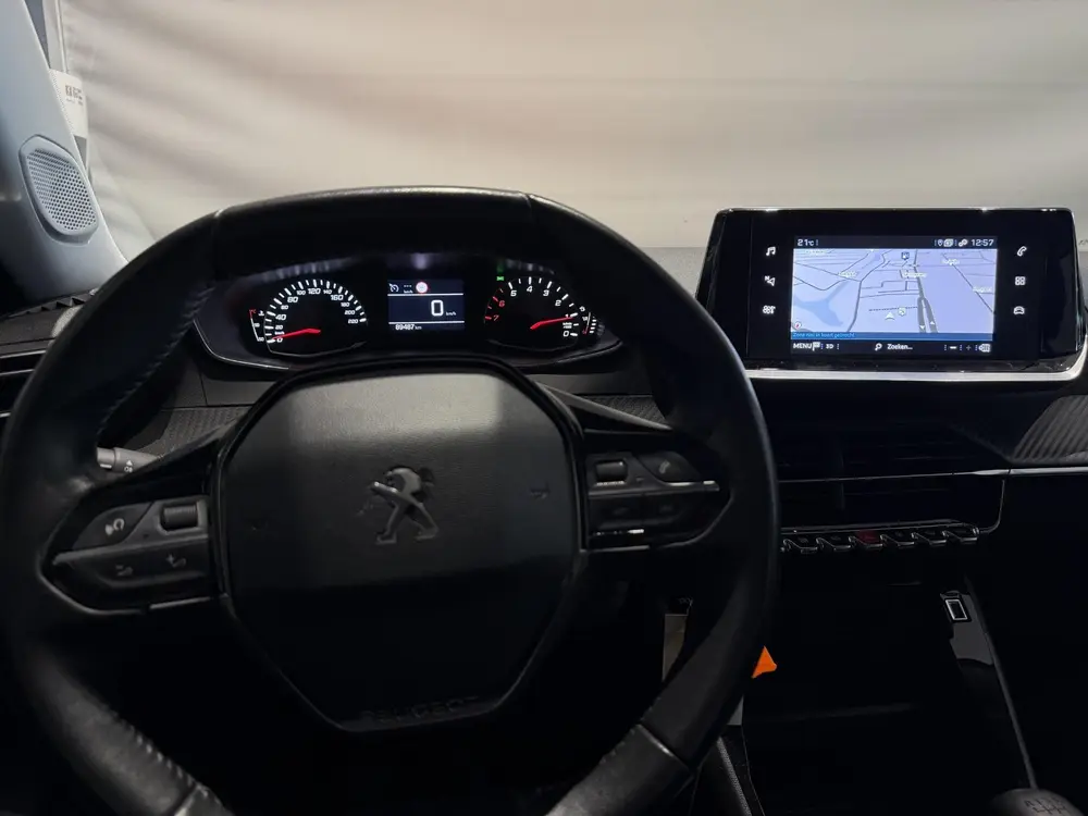 Peugeot 2008 1.2 PureTech Active Pack uit 2021, foto 10
