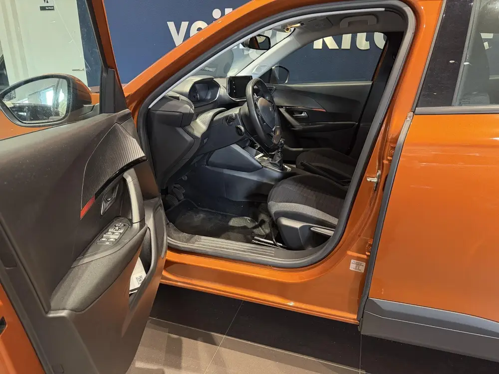 Peugeot 2008 1.2 PureTech Active Pack uit 2021, foto 8