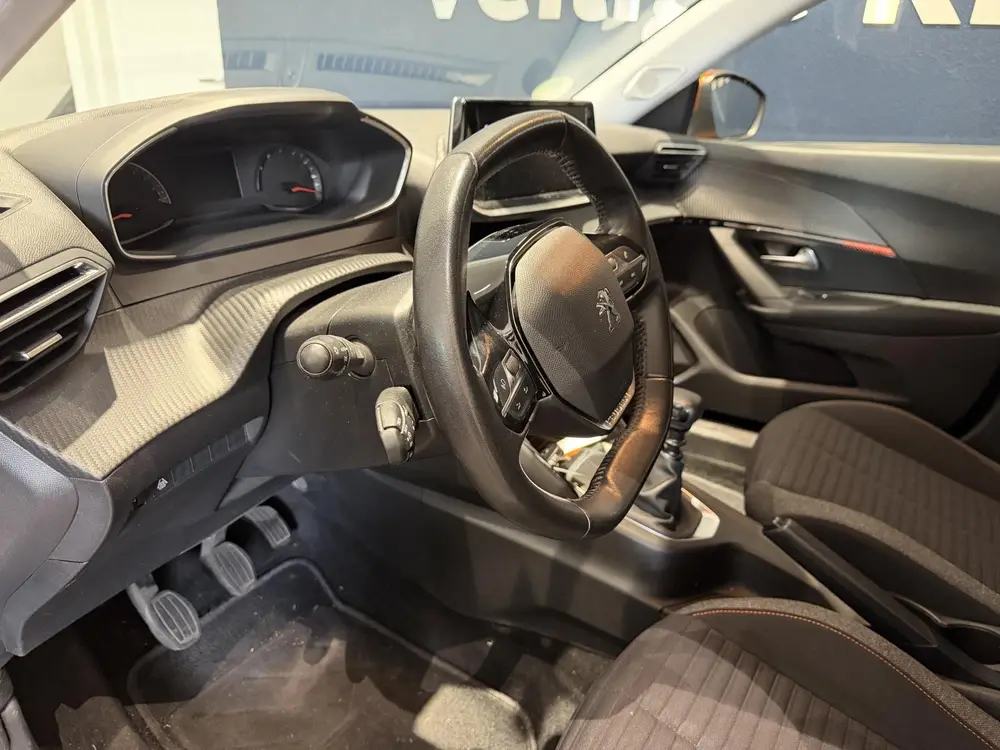 Peugeot 2008 1.2 PureTech Active Pack uit 2021, foto 9