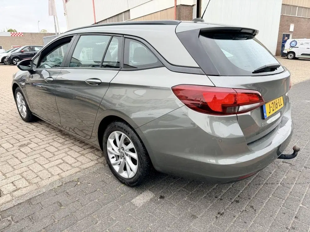 Opel Astra 1.4 Business Edition (bj 2020) uit 2020, foto 2