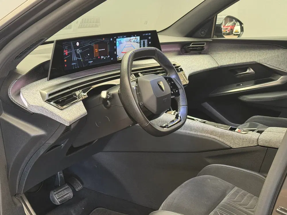 Peugeot 5008 1.2 Hybrid 136 GT uit 2024, foto 2