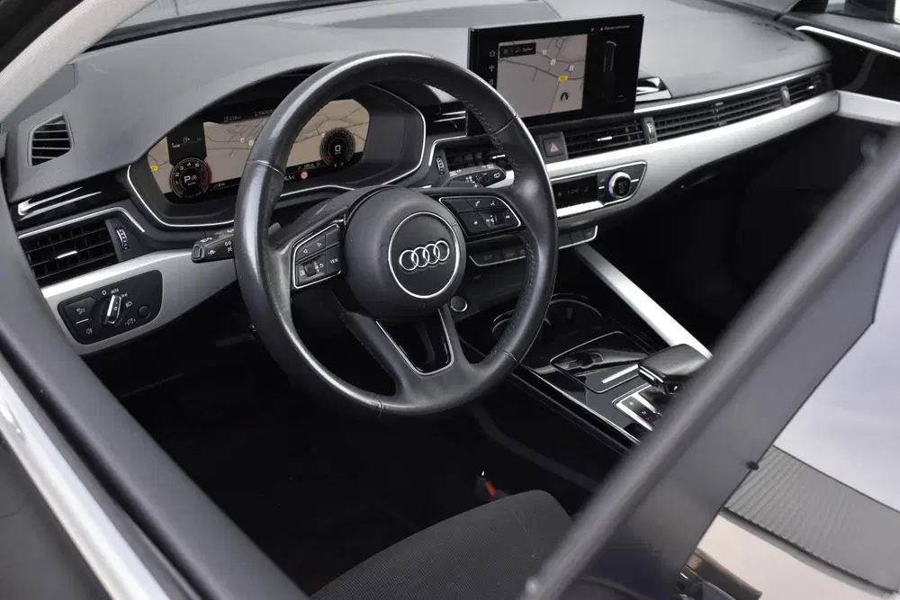 Audi A4 35 TFSI Launch edition Business Trekhaak uit 2020, foto 10
