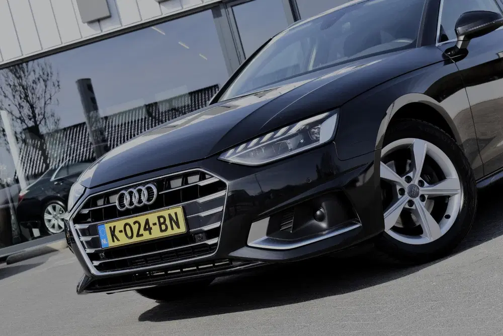 Audi A4 35 TFSI Launch edition Business Trekhaak uit 2020, foto 2