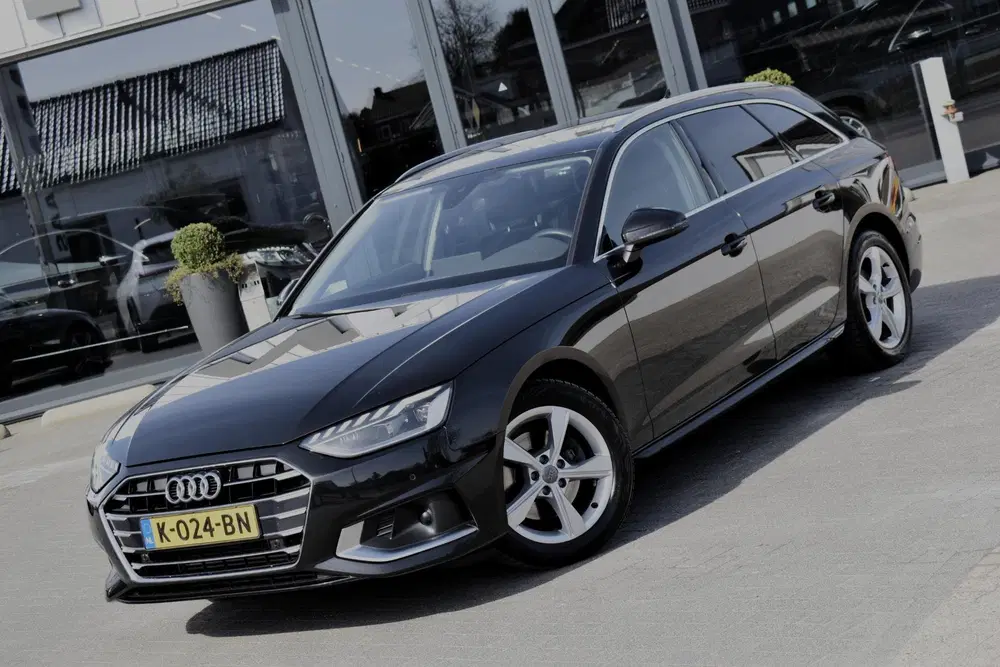 Audi A4 35 TFSI Launch edition Business Trekhaak uit 2020, foto 3