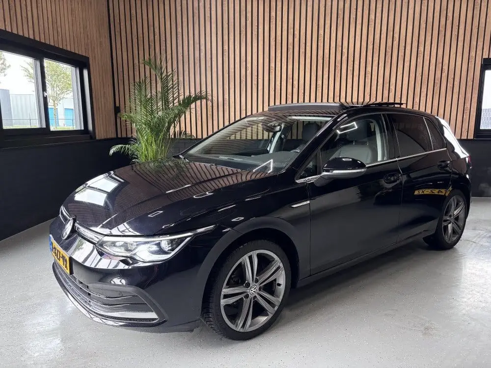 Volkswagen Golf 1.5 eTSI Style PANO! LED! STOELMASSAGE! uit 2020