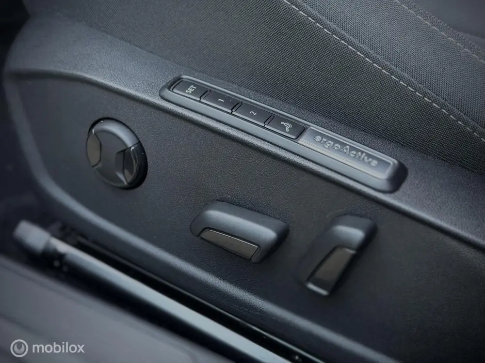 Volkswagen Golf 1.5 eTSI Style stoelvwr, Memory, IQ, Carplay uit 2020, foto 7