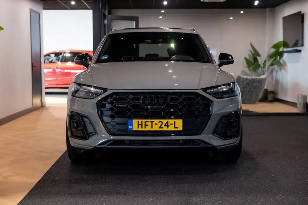 Audi Q5 55 TFSI e S edition uit 2021, foto 9