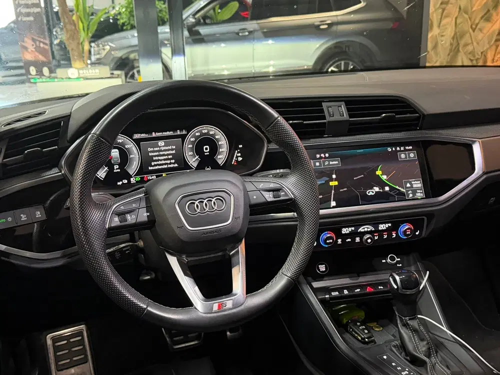 Audi Q3 45 TFSI e S Edition uit 2024, foto 2