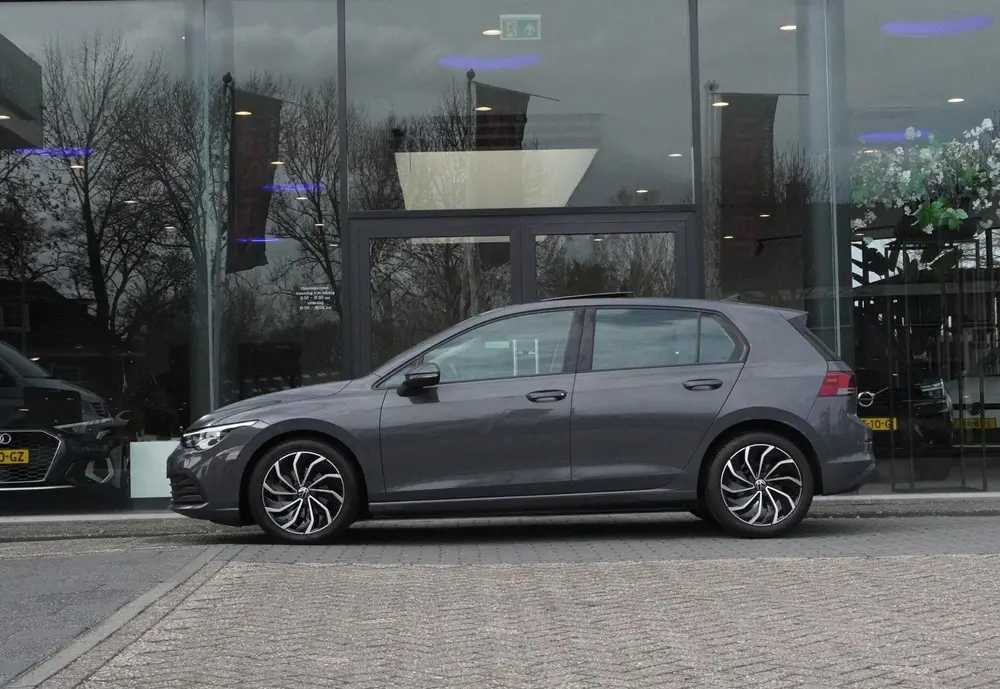 Volkswagen Golf 1.5 TSI Life Business | PANORAMADAK | CARPLA uit 2020, foto 2