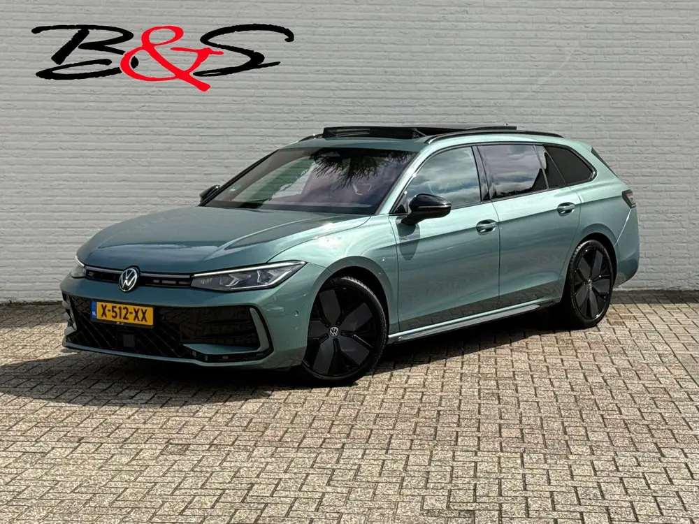 Volkswagen Passat Variant 1.5 eTSI R-Line Panorama Massage s uit 2024