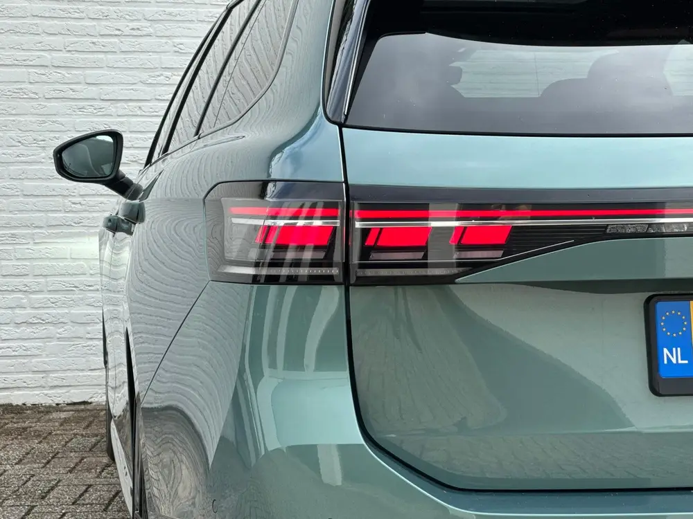 Volkswagen Passat Variant 1.5 eTSI R-Line Panorama Massage s uit 2024, foto 17