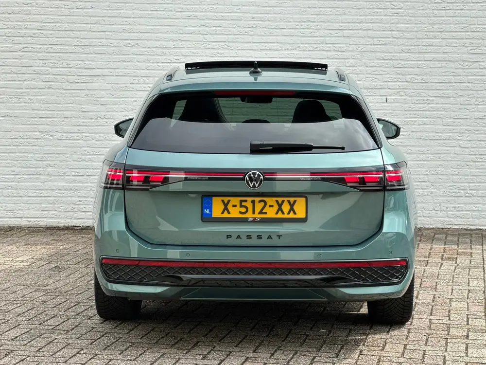 Volkswagen Passat Variant 1.5 eTSI R-Line Panorama Massage s uit 2024, foto 19
