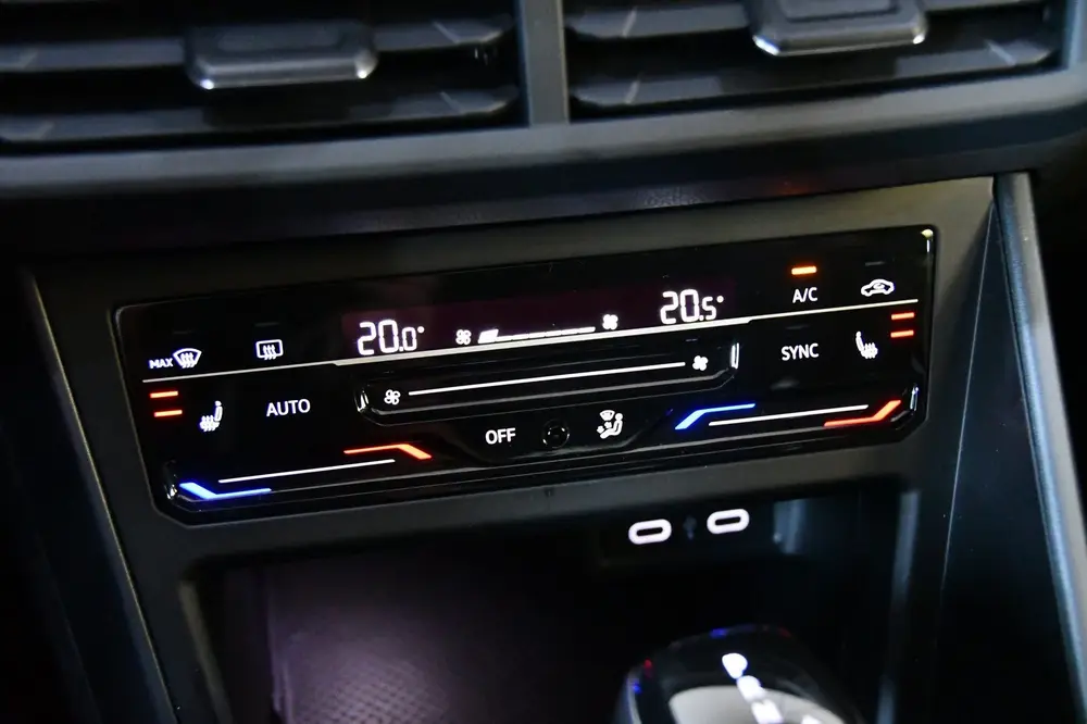 Volkswagen Polo 1.0 TSI R-Line, Pano, Camera, Frontassist uit 2022, foto 17